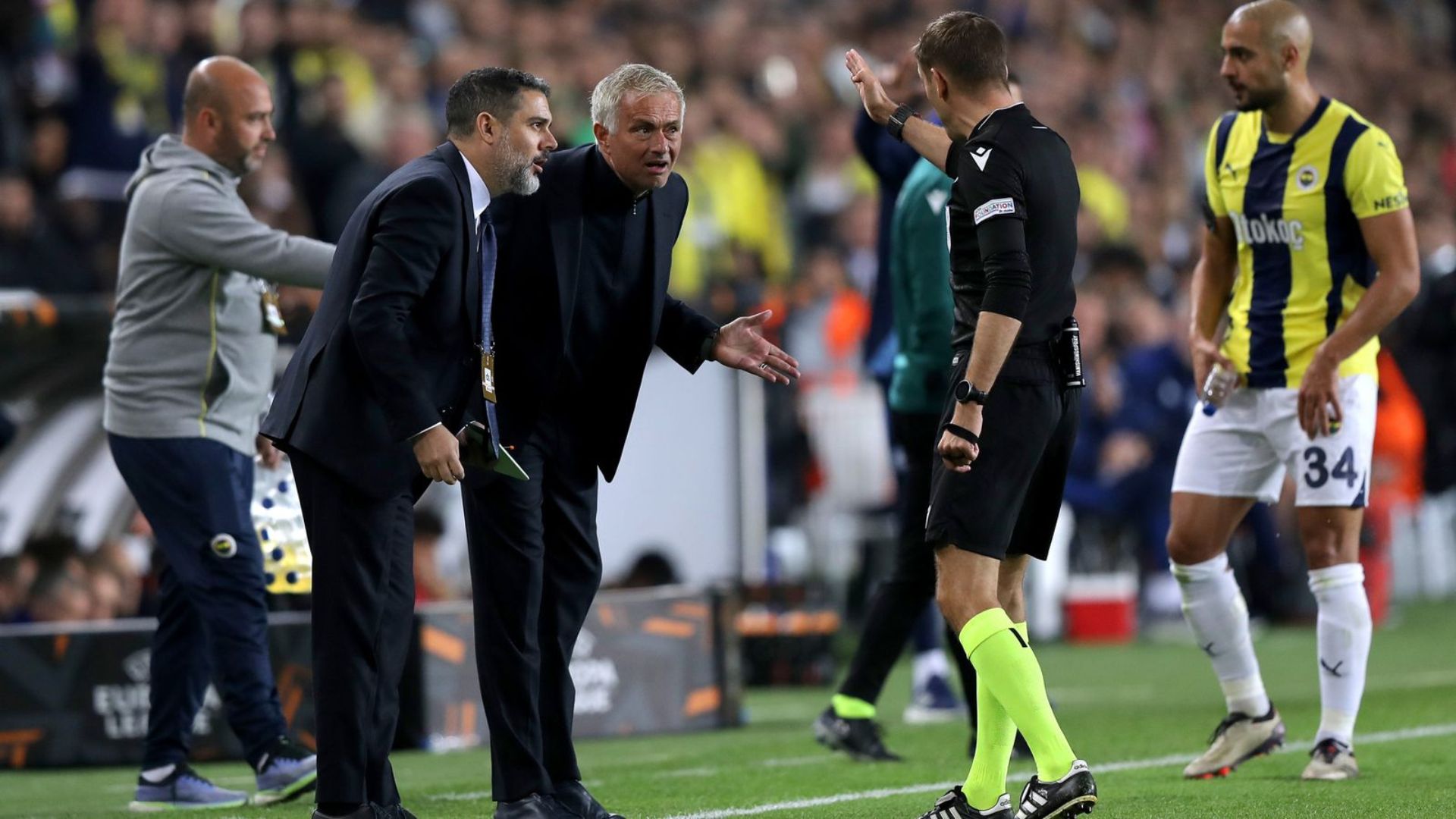 Mourinho Frustrated by Send Off as Fenerbahce Draws with Man Utd