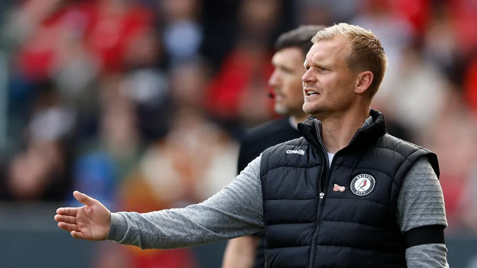 Manning returns as Bristol City hold Leeds United