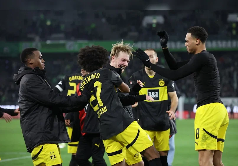 Borussia Dortmund scored three goals in a devastating five-minute spell to beat Wolfsburg 3-1 and end the year in the top six of the Bundesliga.