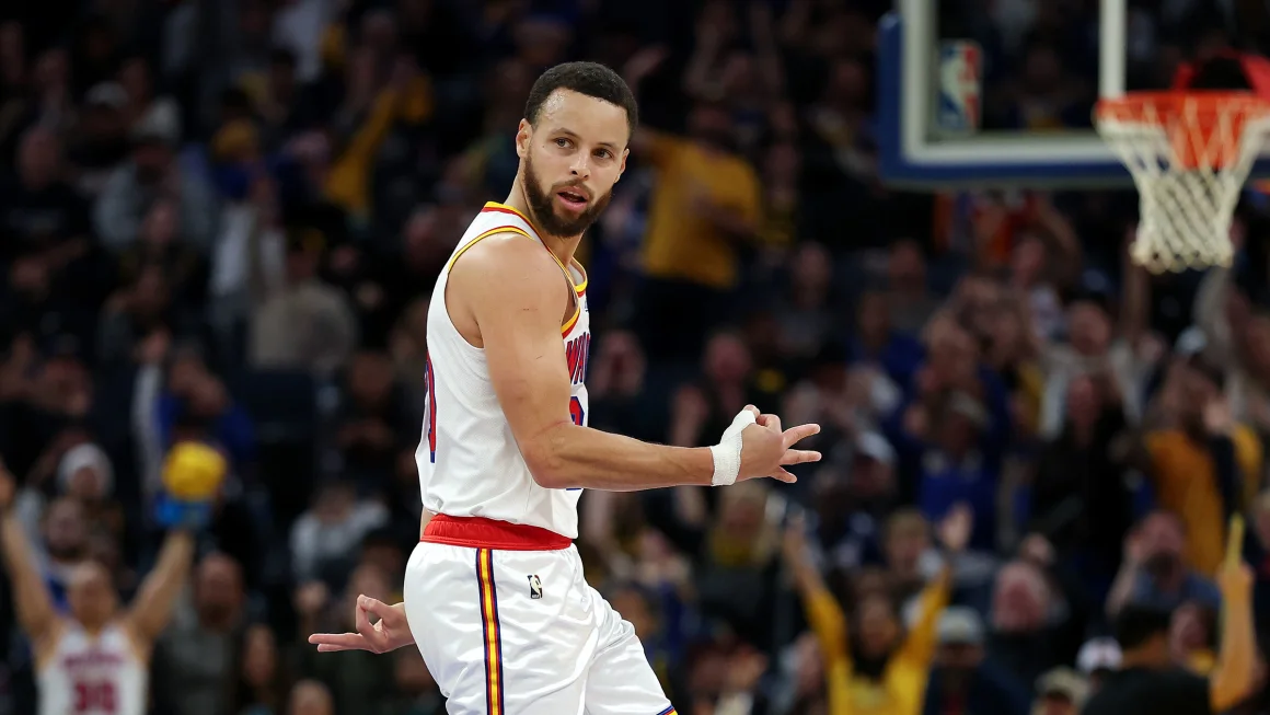 As the Golden State Warriors defeat the Philadelphia 76ers, Steph Curry creates history
